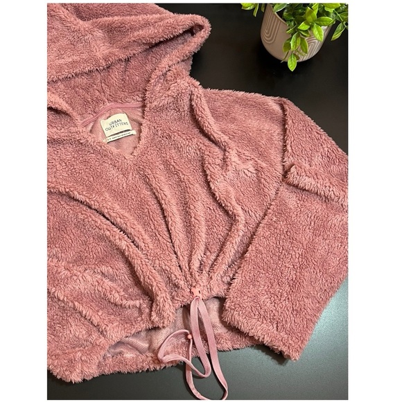 Urban Outfitters Cropped Sherpa Hoodie Size Small VGUC - Picture 1 of 5